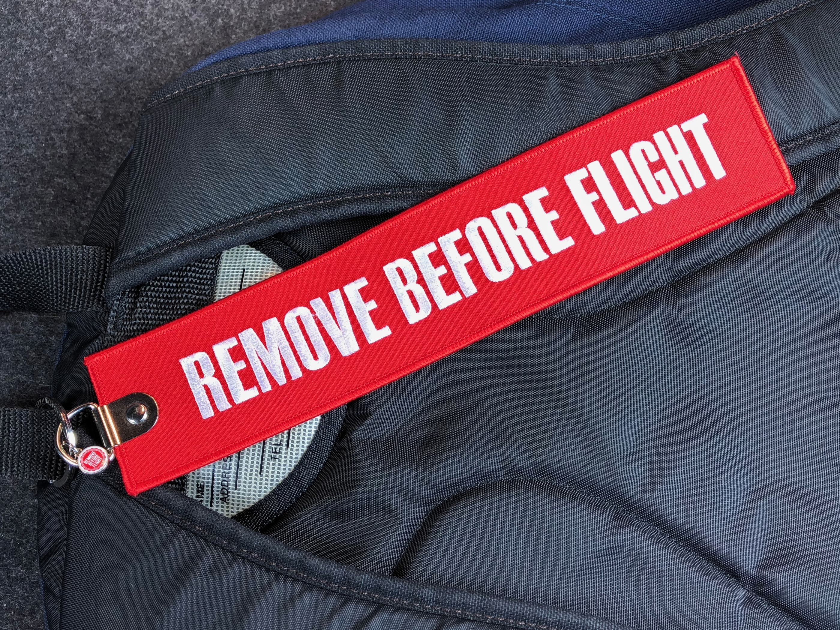 REMOVE BEFORE FLIGHT - XL Schlüsselanhänger