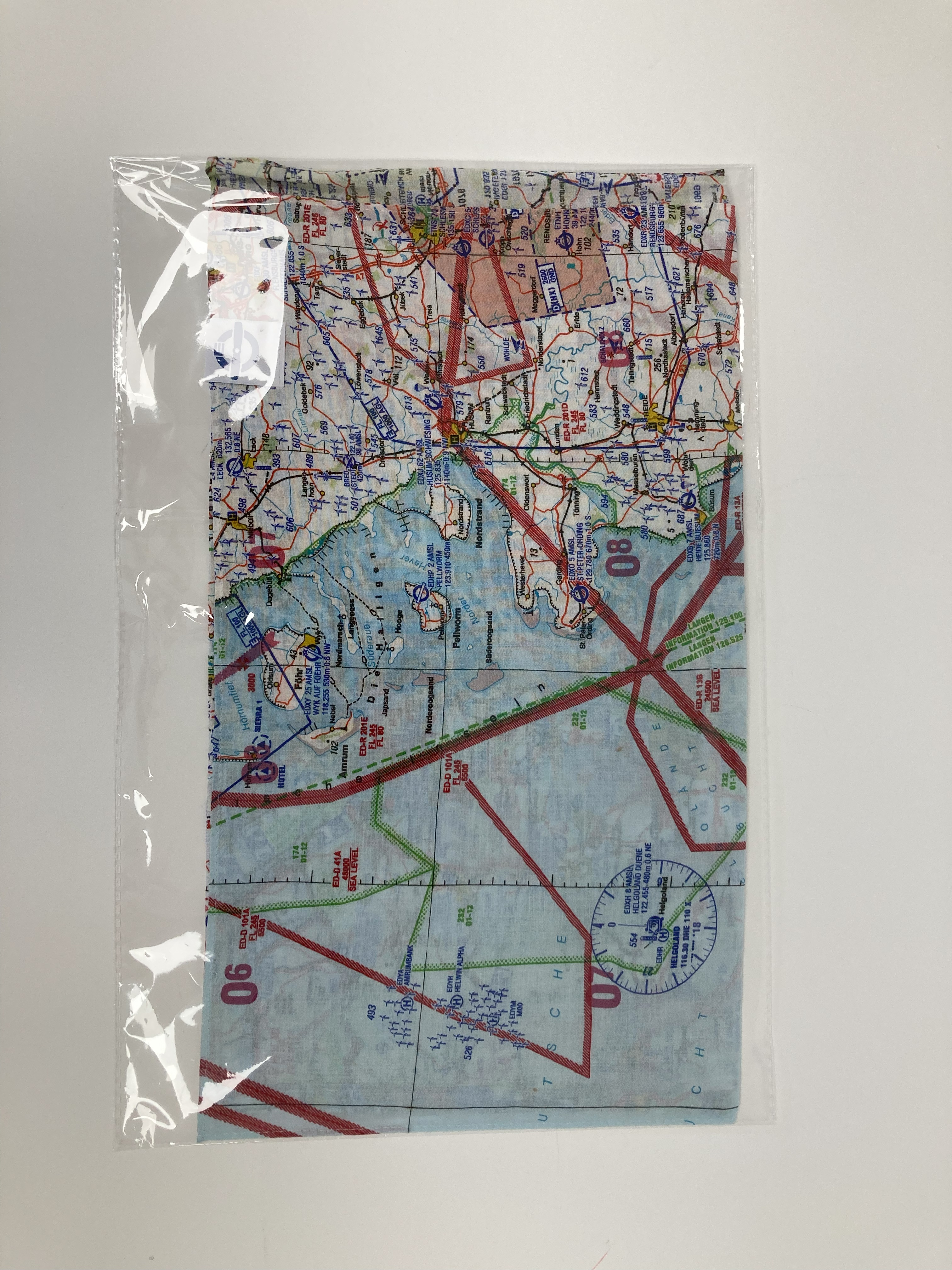 Schal mit ICAO-Kartenaufdruck