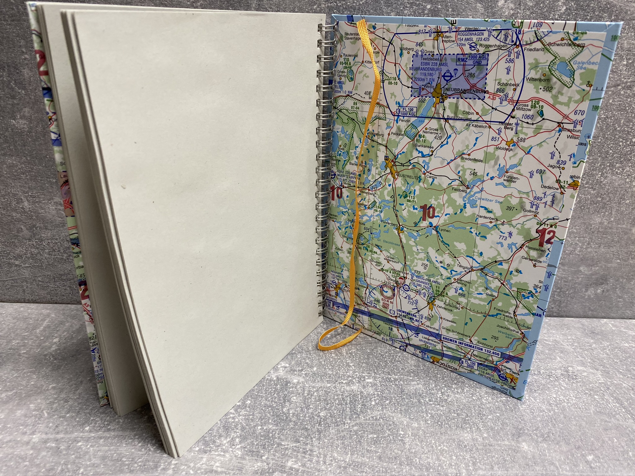 Notizbuch im ICAO-Kartendesign