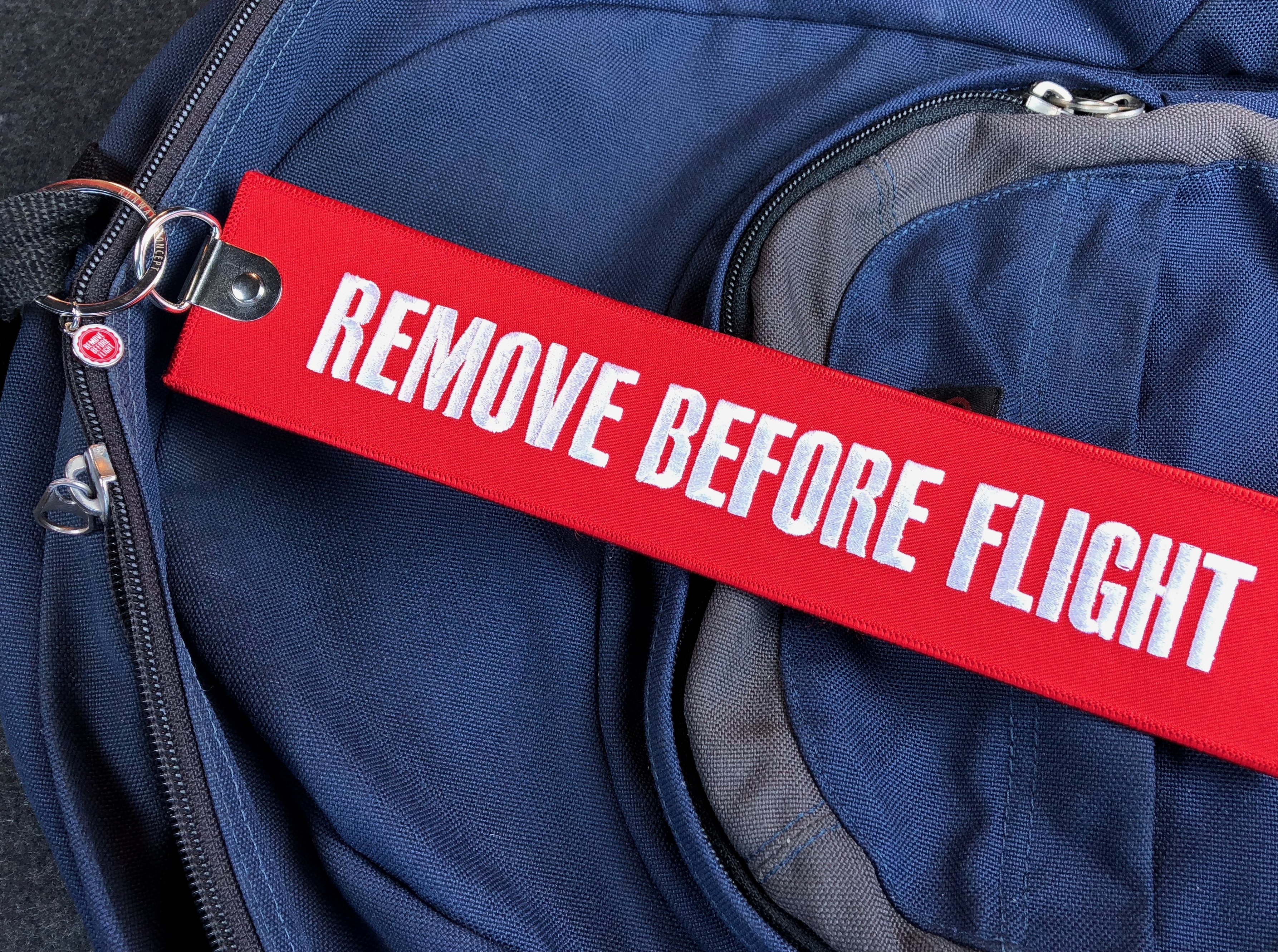 REMOVE BEFORE FLIGHT - XL Schlüsselanhänger
